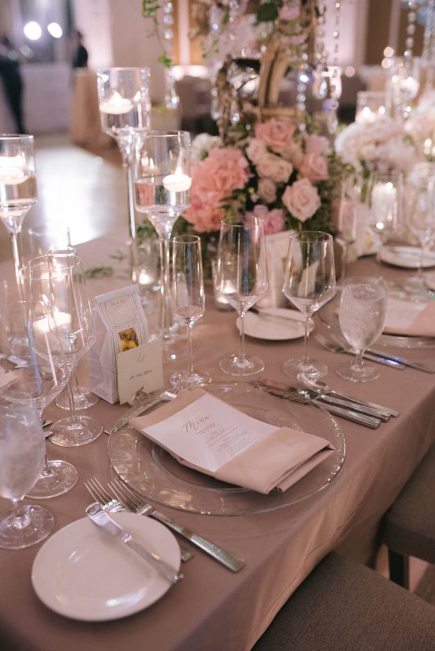 wedding placesetting with clear plate